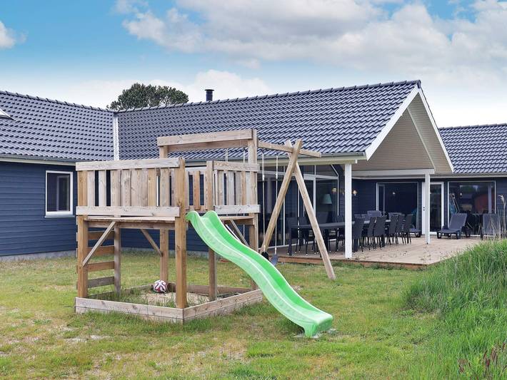 Ferienhaus für 22 Personen, mit Whirlpool und Terrasse sowie Pool und Sauna in Bratten - 2
