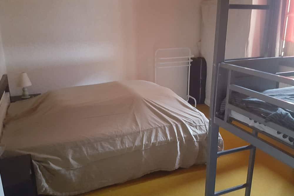 Entire apartment, Apartment for 7/9 people, at the foot of the slopes on ancelle in Ancelle, Écrins National Park