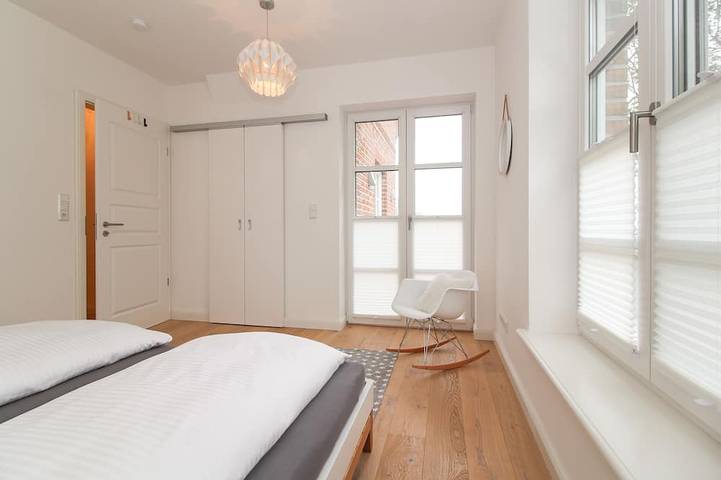 Niveauvolles Ferienhaus mit Sauna für bis zu 6 Personen über zwei Ebenen in Greetsiel, Krummhörn