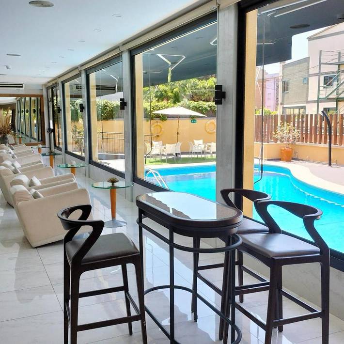 Hôtel pour 3 personnes, avec terrasse et piscine