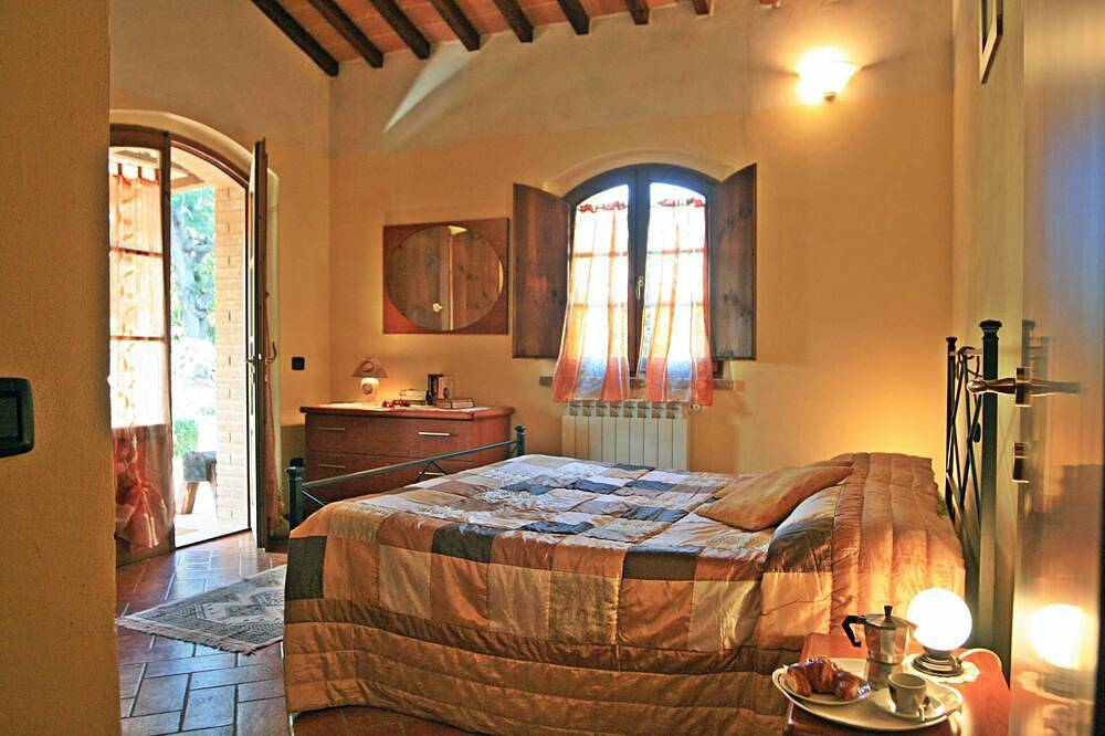 Cozy pet friendly private pool cottage in Tuscany in Pomarance, Riserva Naturale di Monterufoli