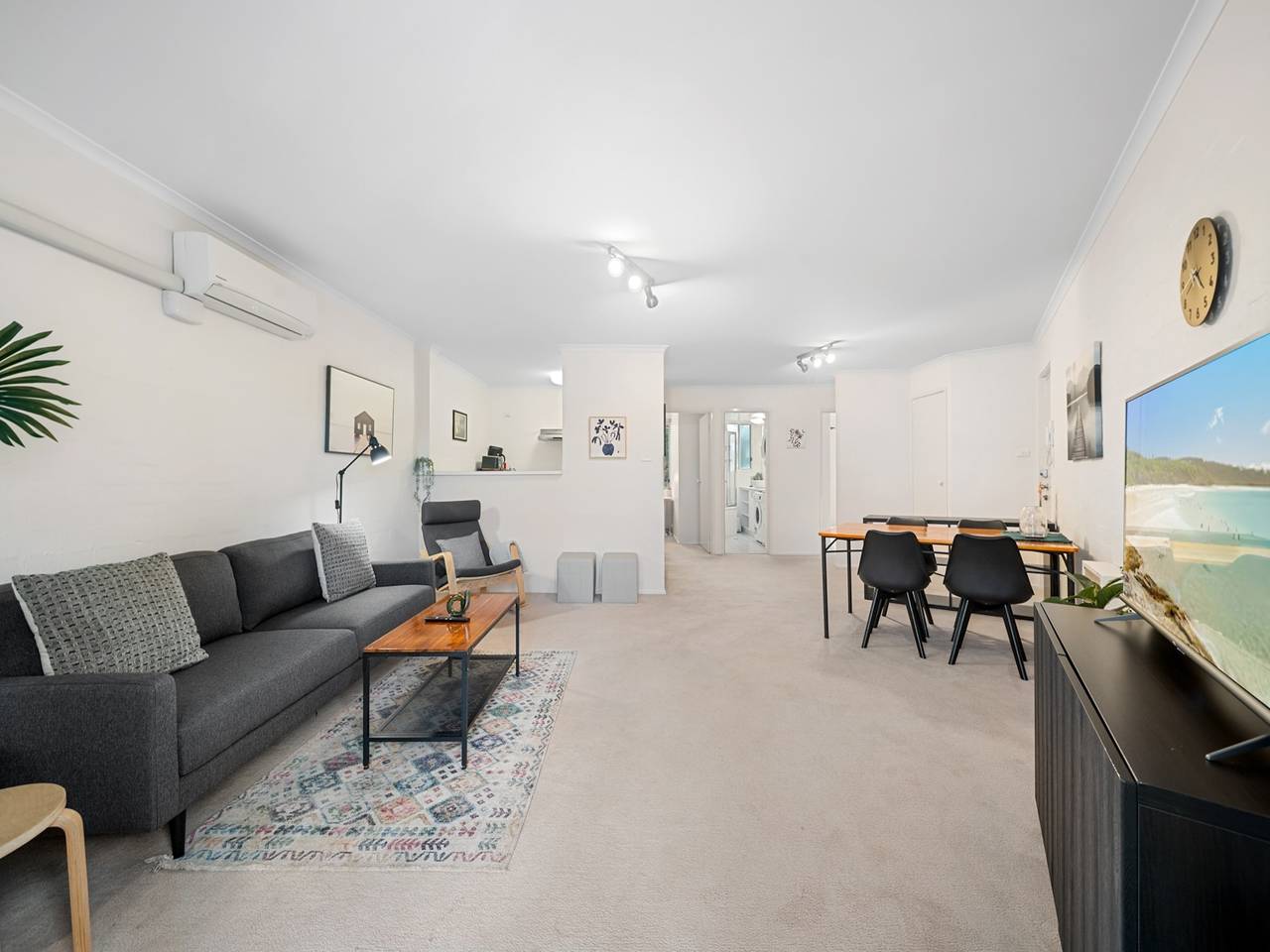 Apartamento entero, Elegante alojamiento de 1 dormitorio con balcón y estudio in Woden, Canberra
