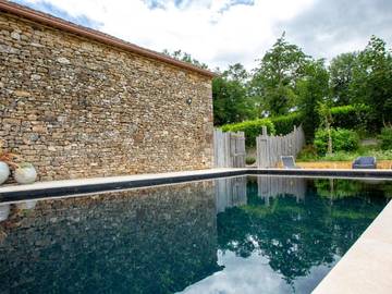 Gîte pour 6 personnes, avec jardin ainsi que piscine et terrasse, animaux acceptés à Loubejac
