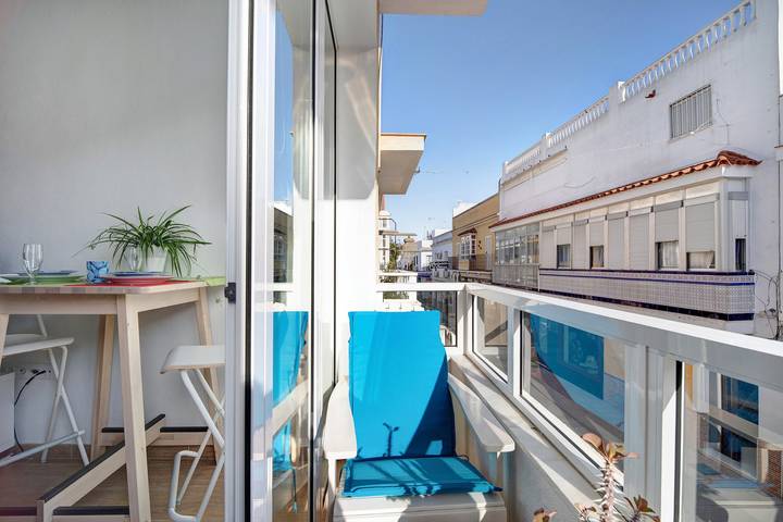 Apartamento entero, "Apartamento Caepionis" cerca de la playa con terraza compartida en la azotea y Wi-Fi in Playa Cruz del Mar (Chipiona), Chipiona