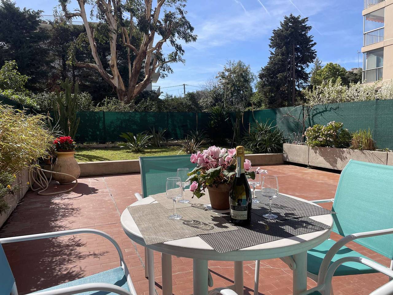 Apartamento entero, Apartamento en planta baja con terraza, garaje, piscina y tenis - Antibes in Antibes, Region de Cannes