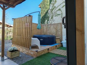 Gîte pour 2 personnes, avec terrasse et vue à Cransac