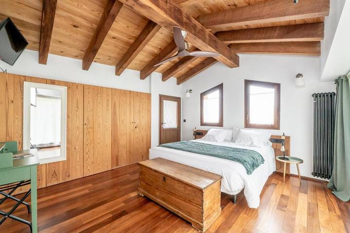 Apartamento para 2 personas, con jardín además de vistas y piscina, Familias con niños en Vall de Vianya