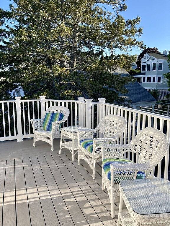 Ganze Wohnung, Ogunquit ocean front 1Br/1Ba with deck, short walk to beach + center of town in Ogunquit, York County