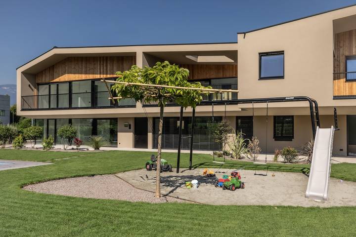 Entire apartment, Trianglhof Apartment 'Bozen' Southwest View and Private Garden in Centro-Piani-Rencio, Bolzano