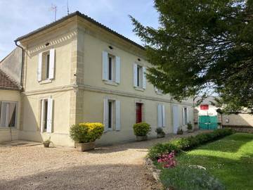 Gîte pour 4 personnes, avec jardin et vue à Montcaret