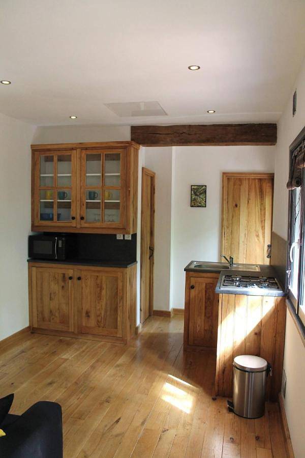 Location de vacances pour 2 personnes, avec jardin ainsi que terrasse et vue, animaux acceptés à Condat-sur-Ganaveix - 4