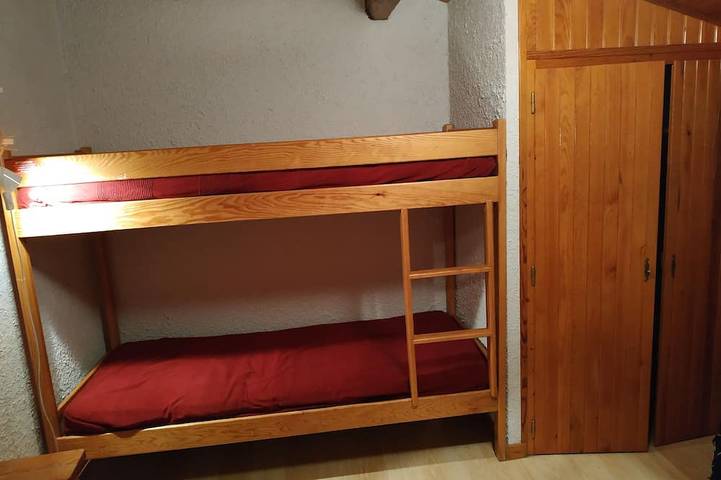 Gîte pour 7 personnes, avec balcon, animaux acceptés à Saint-Léger-les-Mélèzes - 4