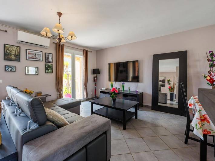 Location de vacances pour 8 personnes, avec piscine et balcon à Saint-Nazaire-de-Pézan - 3