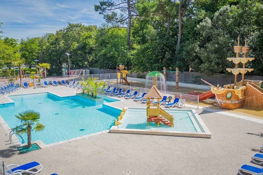 Zecamping 4* animé piscine couverte pet friendly mobil-home Tv 27m2 in Saint-Augustin, Côte de Beauté