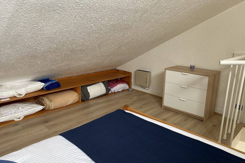 Appartement entier, Duplex avec terrasse avec large vue sur la baie et la grande plage à 20m in Audierne, Côte de Cornouaille