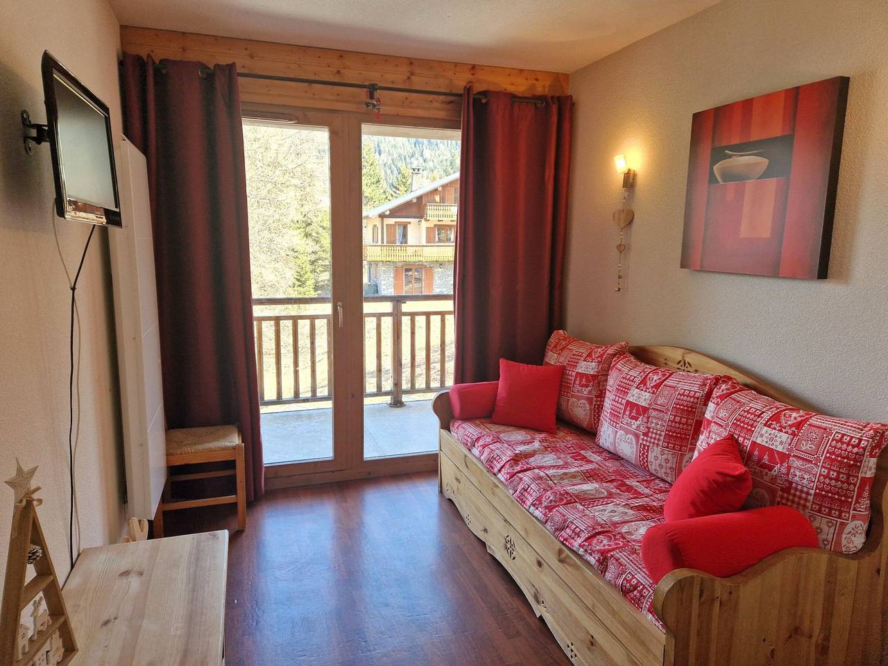 Entire apartment, Cozy 3-Room Apartment for 6 Near Ski Lift in Modane in Valfréjus, Modane