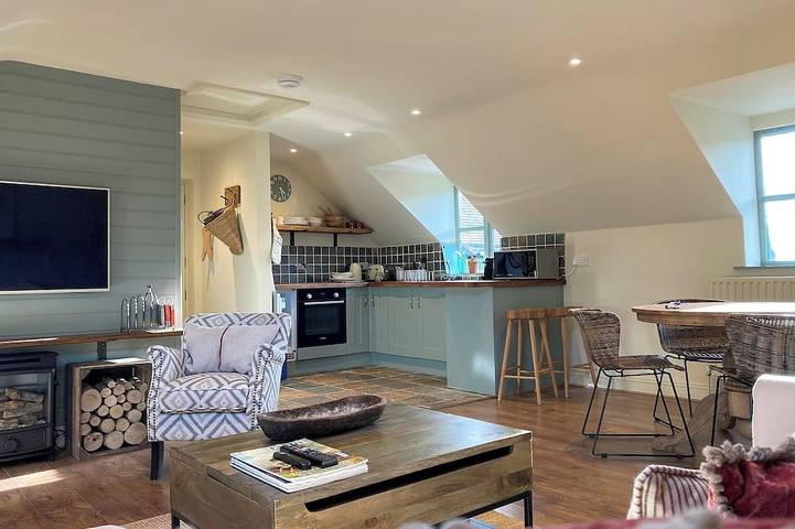 Glamping for 2 people, with garden in Wiltshire