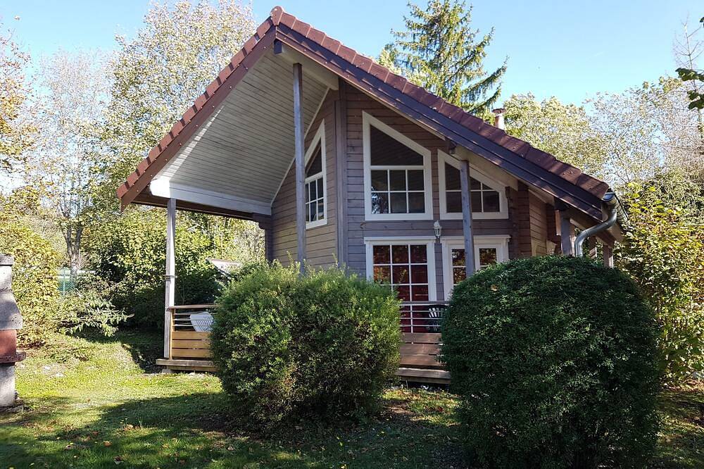 .chalet finlandais avec sauna entrée parc naturel du haut jura, pleine campagne in Chaux-des-Crotenay, Parc naturel régional du Haut-Jura