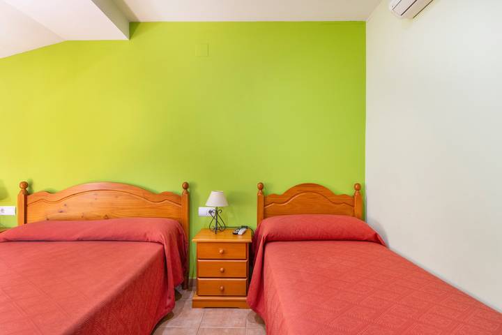 Room 'Habitació Triple' with Mountain View, Wi-Fi and Air Conditioning in Isona i Conca Dellà, Costers del Segre