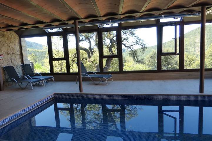 Gîte pour 16 personnes, avec jacuzzi et piscine