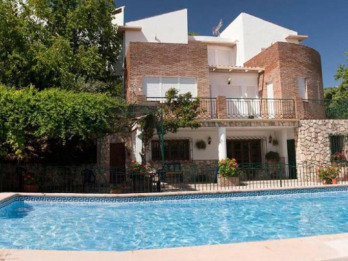 Apartamento para 10 personas, con Terraza y Jardín además de Piscina y Vistas en Castril
