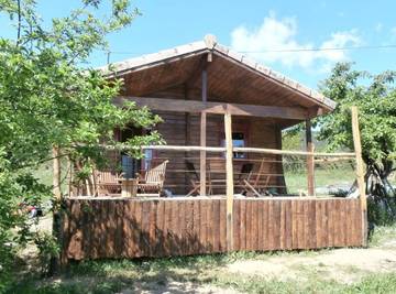 Chalet pour 4 personnes, avec terrasse, animaux acceptés en Ardèche