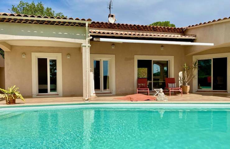 Location de vacances pour 8 personnes, avec piscine et sauna ainsi que vue et jardin à La Roquebrussanne - 3