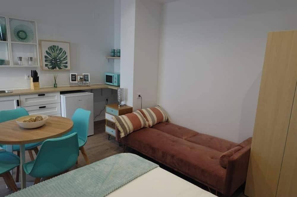 Apartamento entero, Casa Cervera: acogedor estudio con una magnifica ubicación en la bahía de Cádiz. in San Fernando, Costa de la Luz