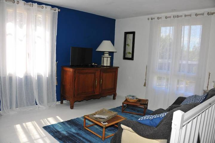 Gîte pour 4 personnes, avec piscine ainsi que terrasse et jardin, animaux acceptés à Baron - 3