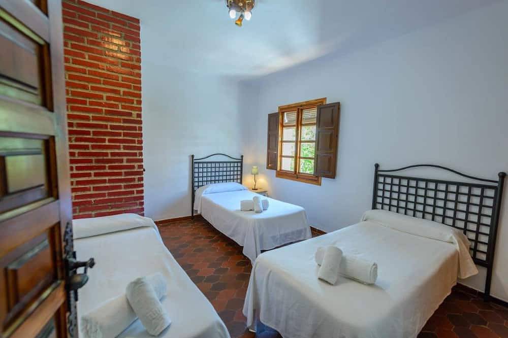 Holiday House with Large Private Pool in Alcaucín, Málaga Province