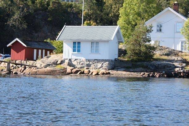 Unverbautes Ferienhaus mit Strand, Steg und Garten in Hurum