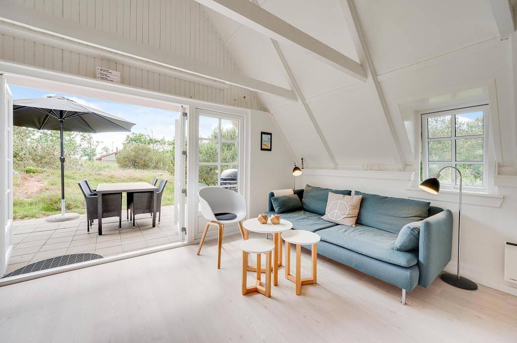 Modern holiday home with outdoor hot tub in Lodbjerg Hede in Lodbjerg Hede, Ringkøbing