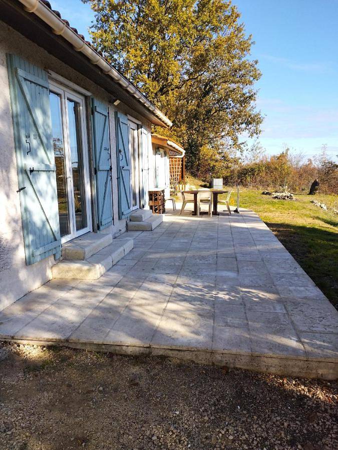 Location de vacances pour 6 personnes, avec vue et jardin à Montaut (Lot-et-Garonne)