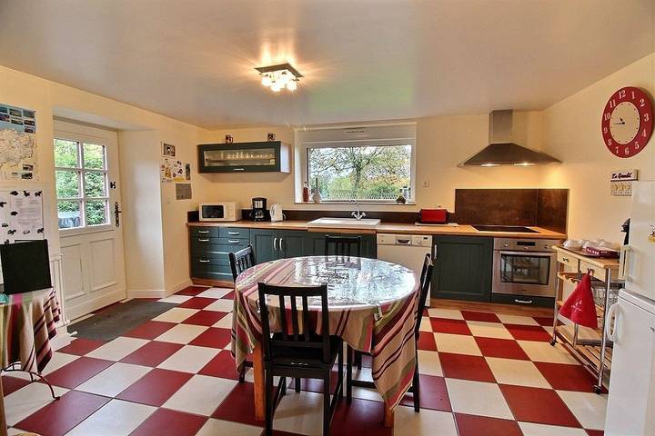 Gîte pour 3 personnes, avec Terrasse ainsi que Jardin et Vue à Plouguenast