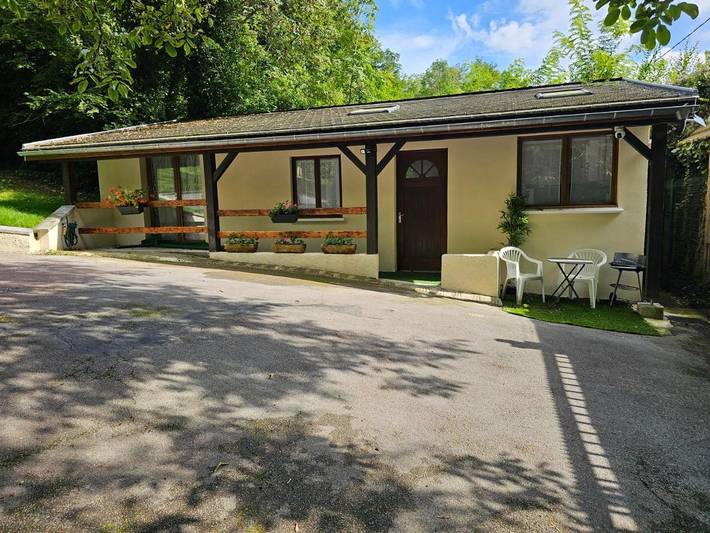 Gîte pour 3 personnes, avec terrasse, animaux acceptés à Couilly-Pont-aux-Dames