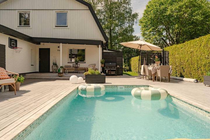 Ferienwohnung für 9 Personen, mit Balkon und Terrasse sowie Garten und Pool in Sollentuna kommun