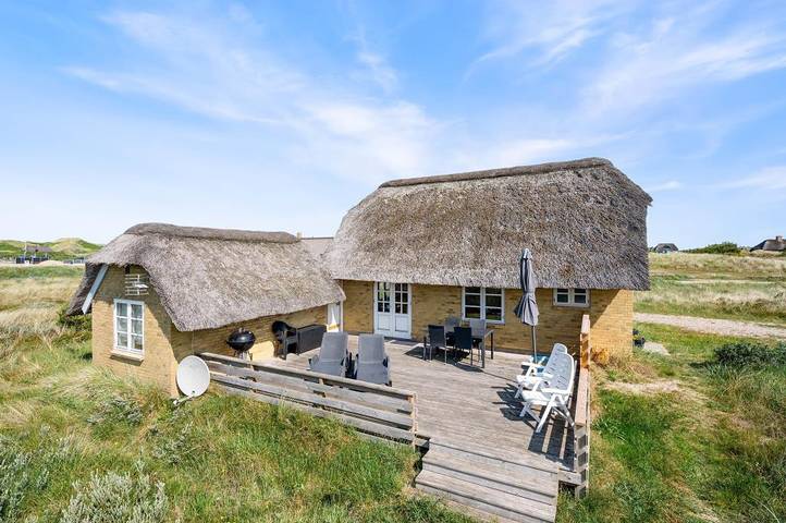 Villa for 6 personer, med Balkon/Terrasse og Jacuzzi såvel som Terrasse og Sauna i Vedersø Klit