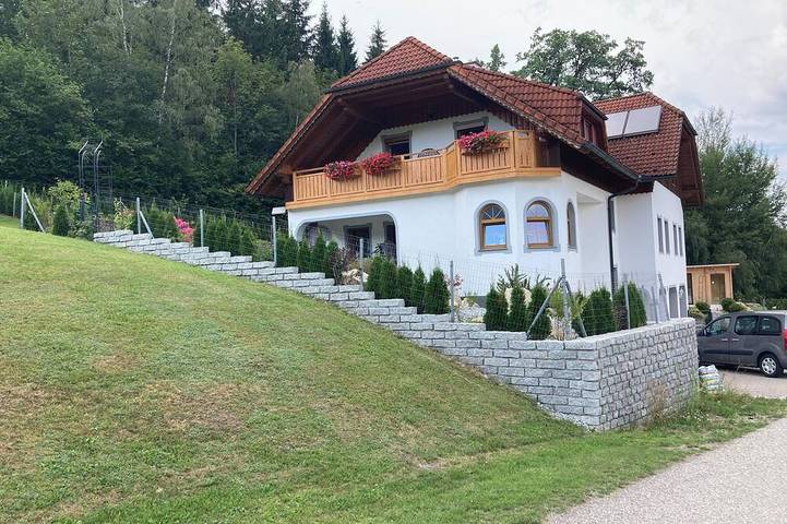 Ferienwohnung für 10 Personen, mit Whirlpool und Terrasse sowie Garten und Sauna in Berg bei Rohrbach