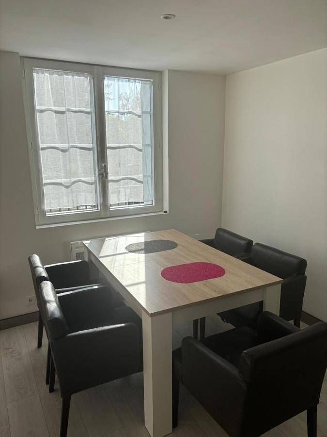 Hôtel pour 3 personnes, avec jardin à Loudun - 2