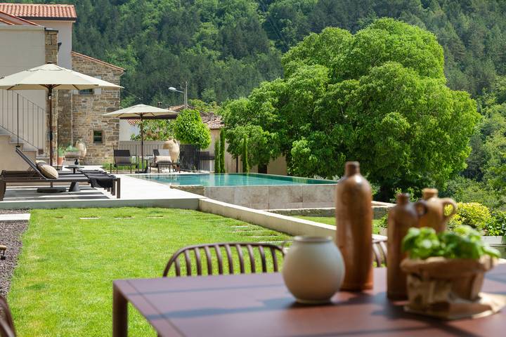 Location de vacances pour 6 personnes, avec piscine et jardin ainsi que terrasse et sauna à Buzet - 3