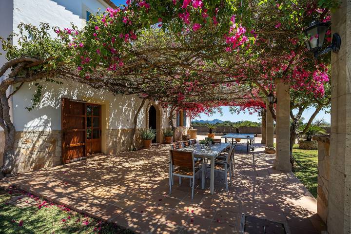 Villa 'Madraba' mit Bergblick, Wlan und Klimaanlage in Port de Pollença, Pollença