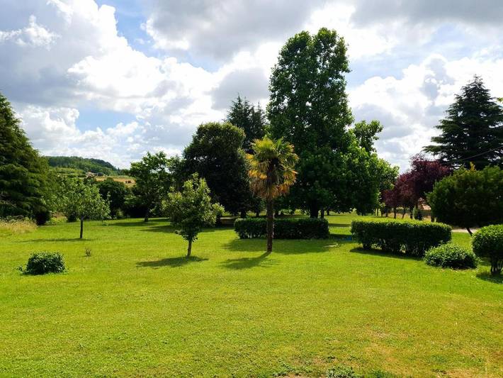Gîte pour 4 personnes, avec piscine ainsi que vue et jardin à Yviers - 3