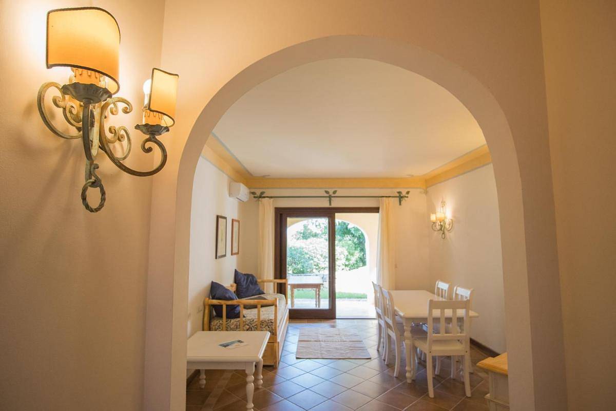 Ganze Wohnung, Wunderschönes Il Giardino degli Oleandri mit einem Schlafzimmer für zwei Personen, Nummer 0842 in Liscia di Vacca, Arzachena