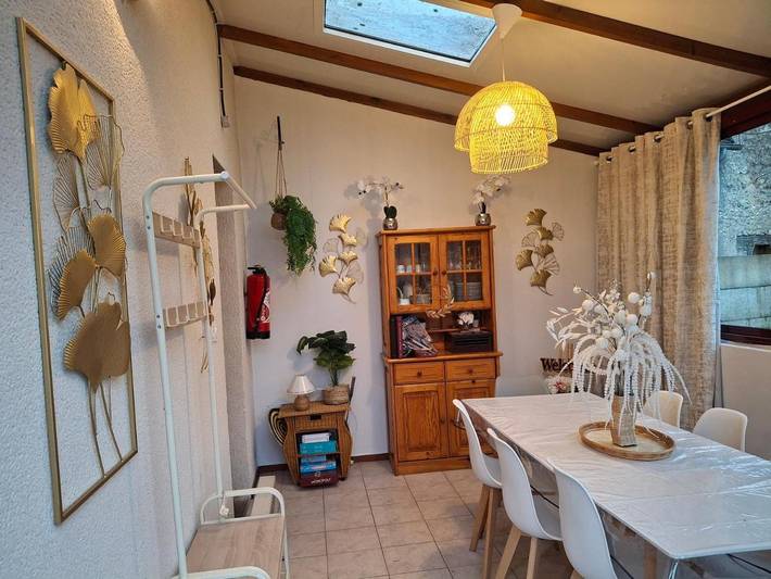 Location de vacances pour 12 personnes, avec piscine et jardin, animaux acceptés à Saint-Cyran-du-Jambot