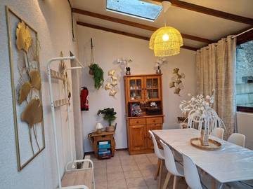 Location de vacances pour 12 personnes, avec jardin et piscine, animaux acceptés à Saint-Cyran-du-Jambot