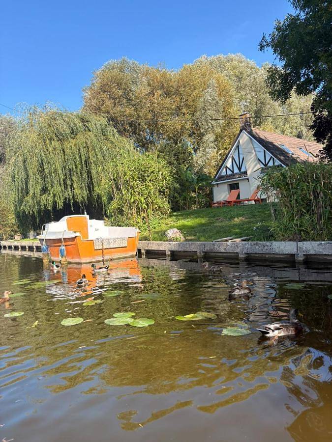 Location de vacances pour 6 personnes, avec Terrasse et Jardin ainsi que Vue et Vue sur le lac dans Marais des Moines