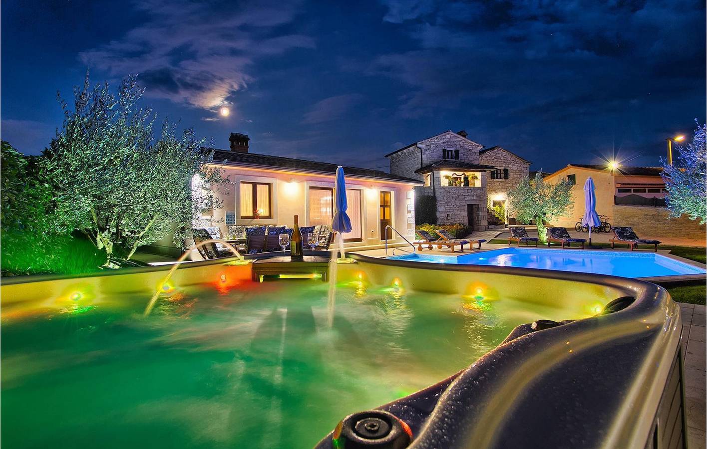 Charmante 220 m² große Wohnung mit Pool, WLAN und guter Anbindung an das Stadtzentrum in Anzici, Zentralistrien
