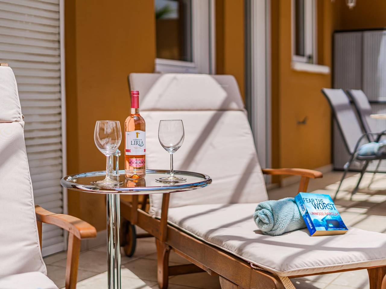 Entire holiday apartment, Sea View Oasis - Pool, Terrace, WiFi, 200m to Beach in Amarilla Golf, San Miguel de Abona