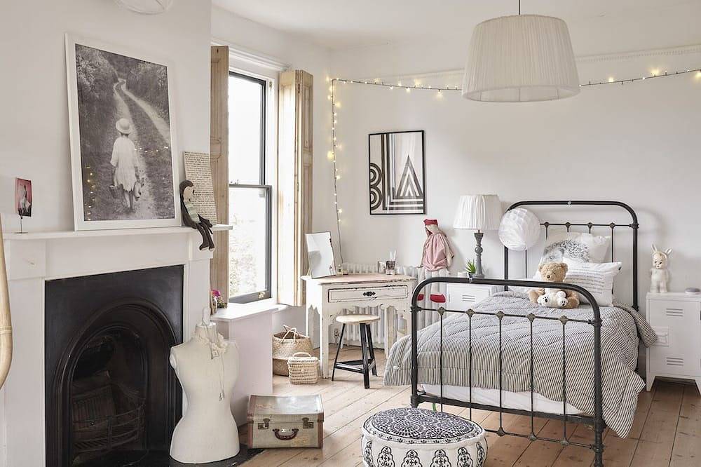 Large Georgian House by West Wittering beach.  Interiors by Design Vintage. in West Wittering Beach, West Wittering