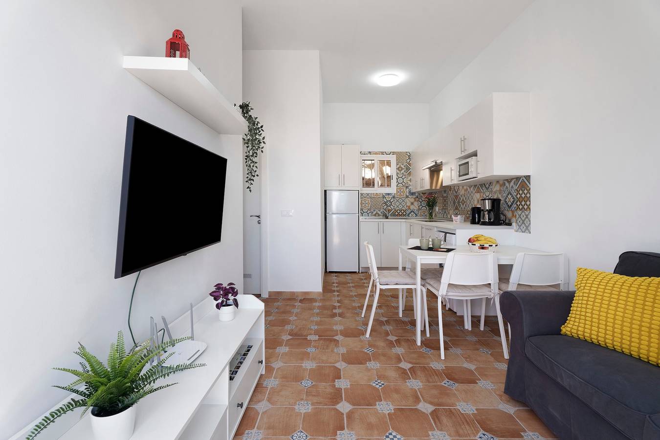 Apartamento entero, Vacaciones 'La Sabina De Manuel1' con vistas al mar, terraza privada y Wi-Fi in San Miguel de Abona, Tenerife Sur